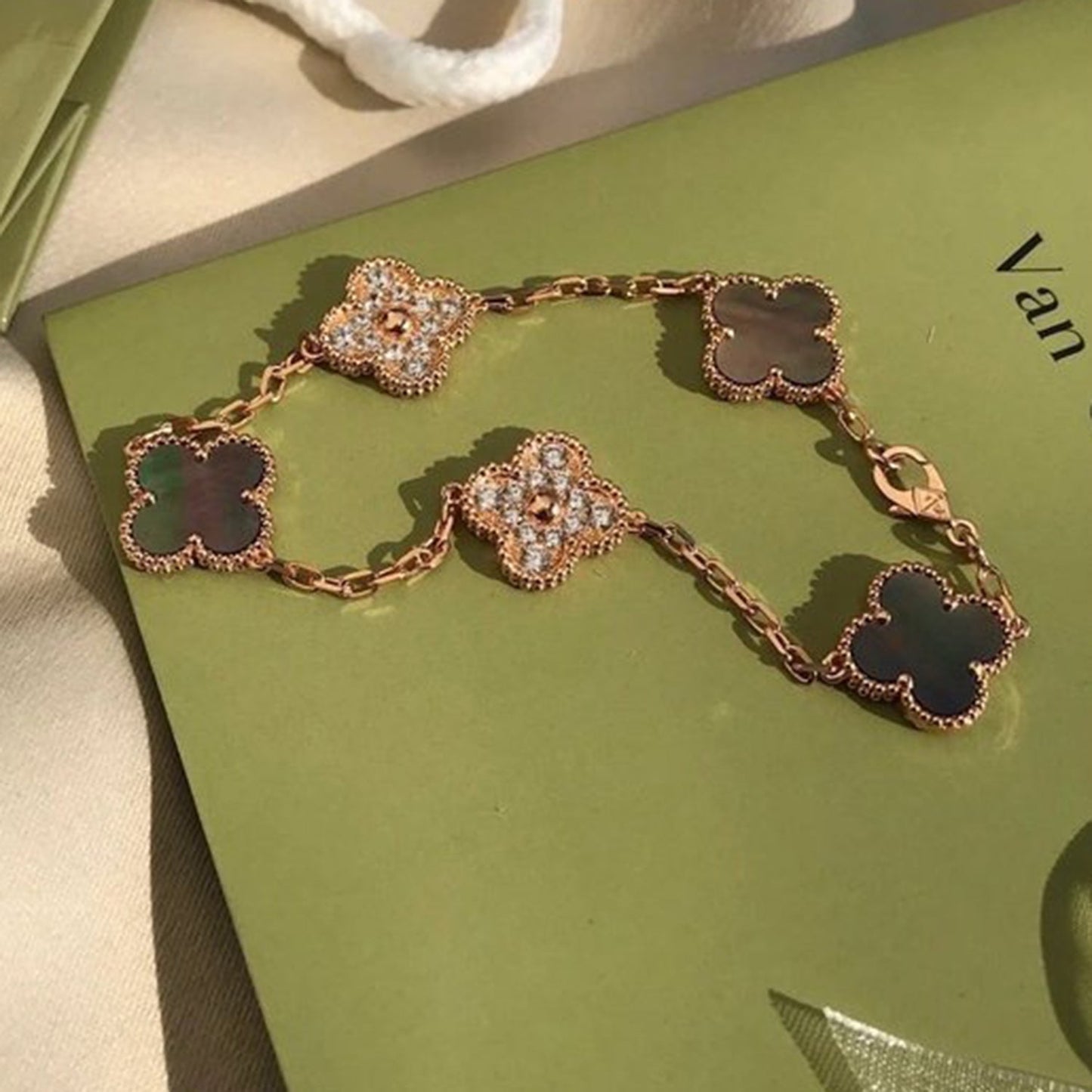 [Panda Jewelry] CLOVER 5 MOTIF GRAY MOP BRACELET COLLECTION