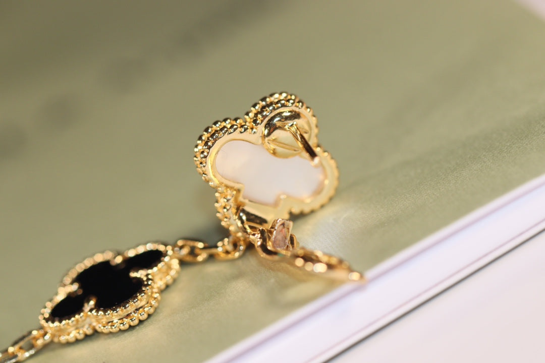 [Panda Jewelry]CLOVER EARRINGS GOLD ONYX MOP 3 MOTIF