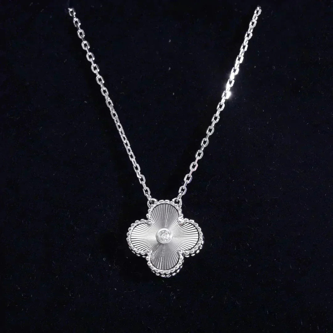 [Panda Jewelry]CLOVER  15MM DIAMOND LASER NECKLACE SILVER