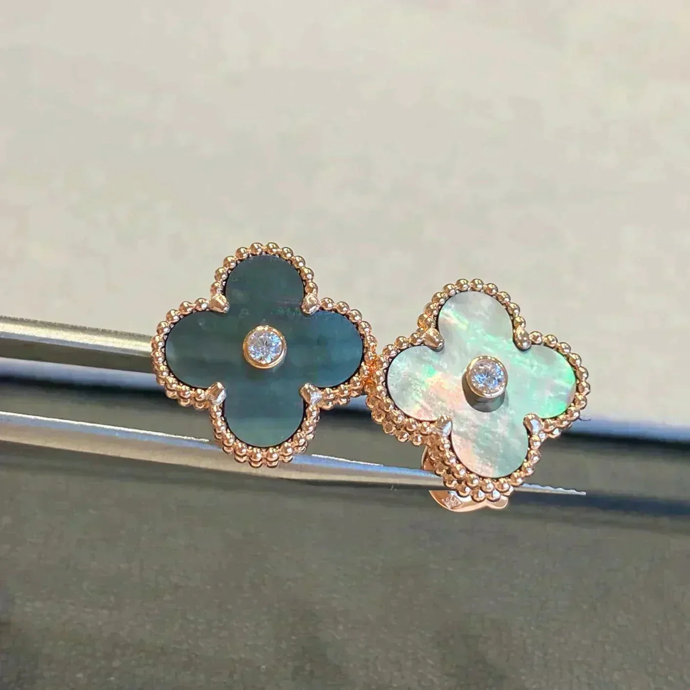 [Panda Jewelry]CLOVER MEDIUM 1 MOTIFS GRAY MOP  DIAMOND EARRINGS