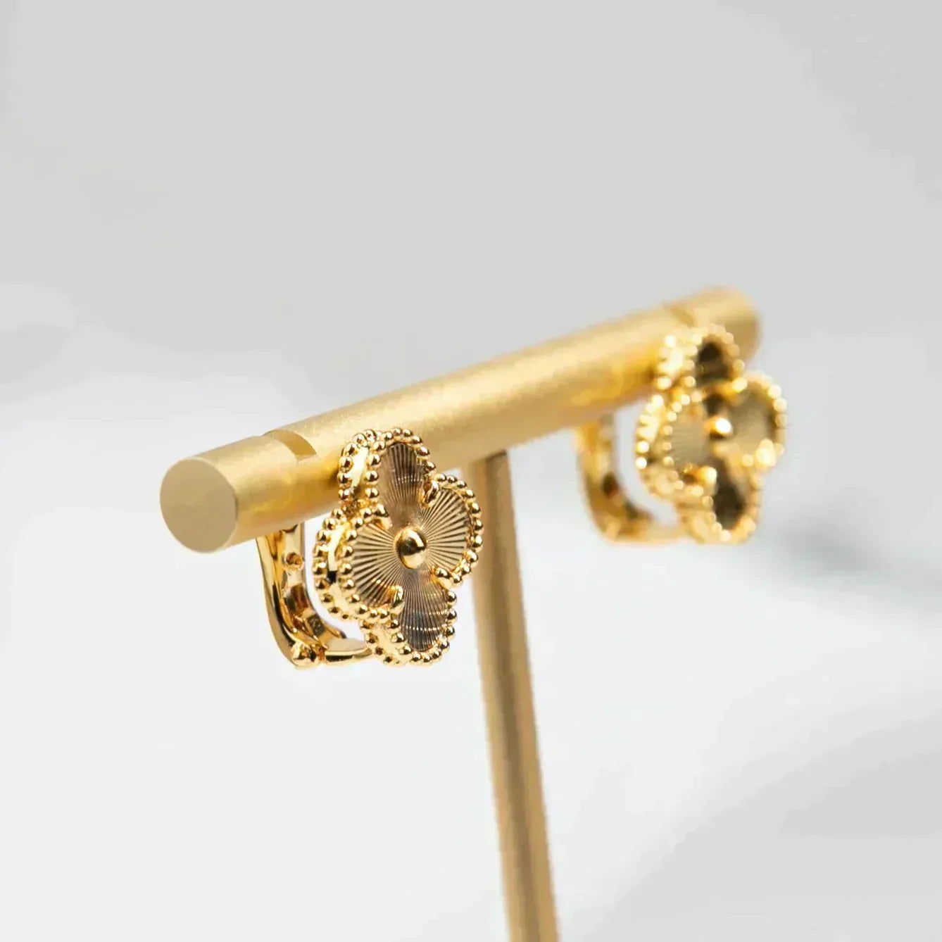 [Panda Jewelry]CLOVER MEDIUM 1 MOTIFS LASER EARRINGS