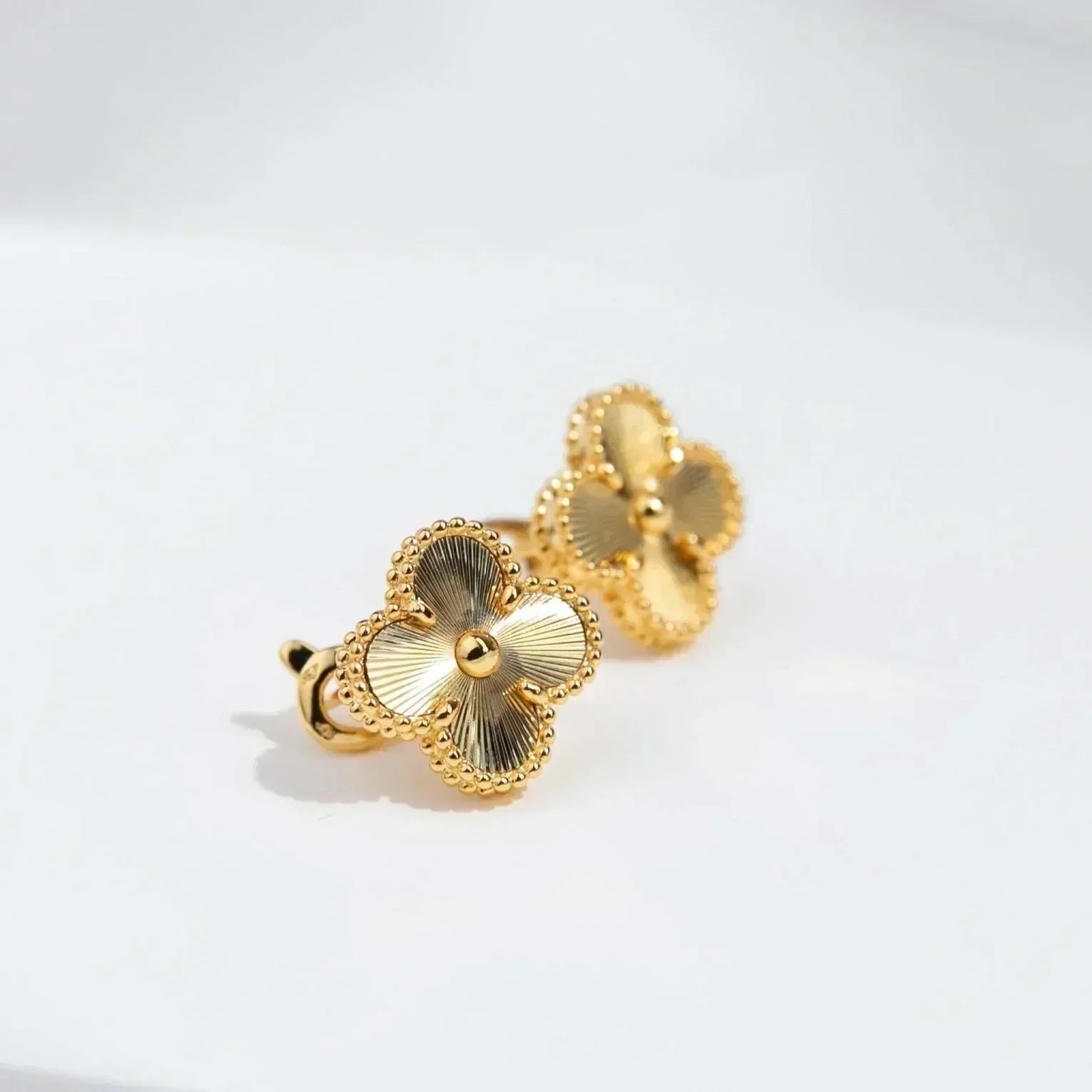 [Panda Jewelry]CLOVER MEDIUM 1 MOTIFS LASER EARRINGS