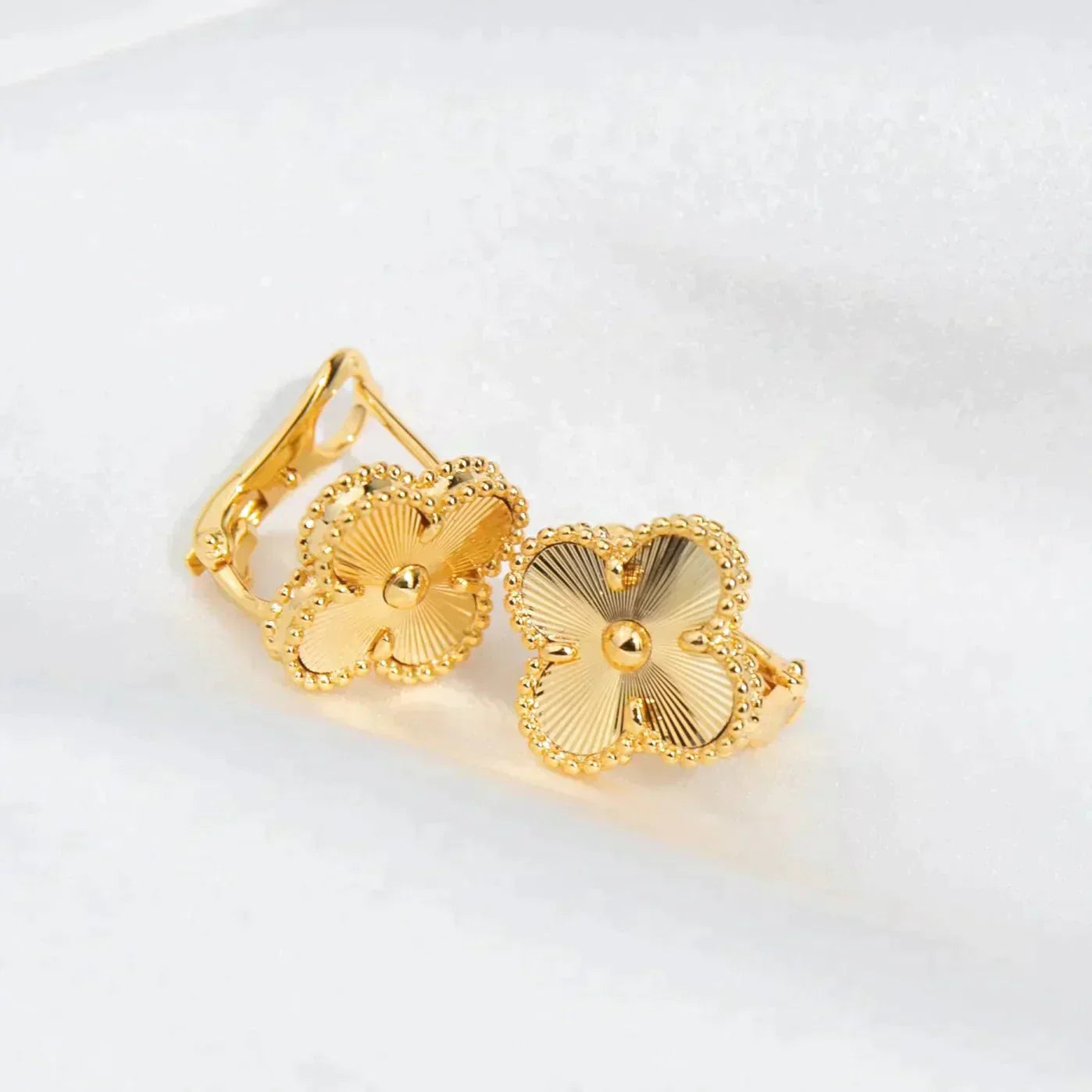 [Panda Jewelry]CLOVER MEDIUM 1 MOTIFS LASER EARRINGS