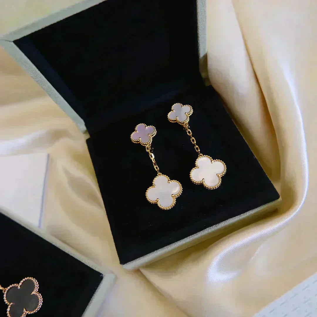 [Panda Jewelry]CLOVER 2 MOTIF WHITE MOP EARRINGS