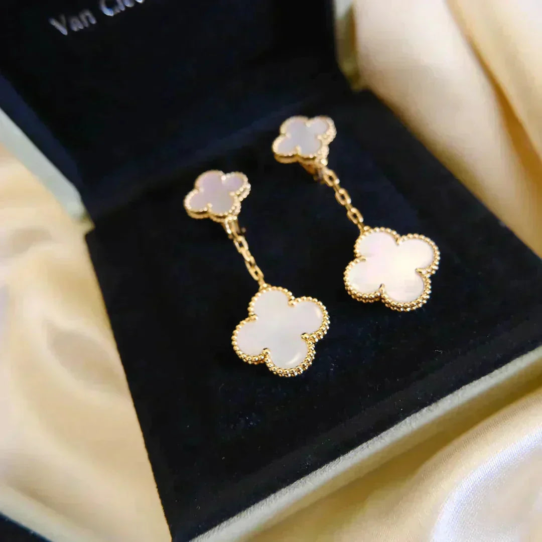 [Panda Jewelry]CLOVER 2 MOTIF WHITE MOP EARRINGS