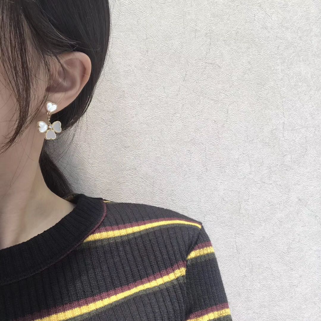 [Panda Jewelry]CLOVER SWEET WHITE MOP EARRINGS