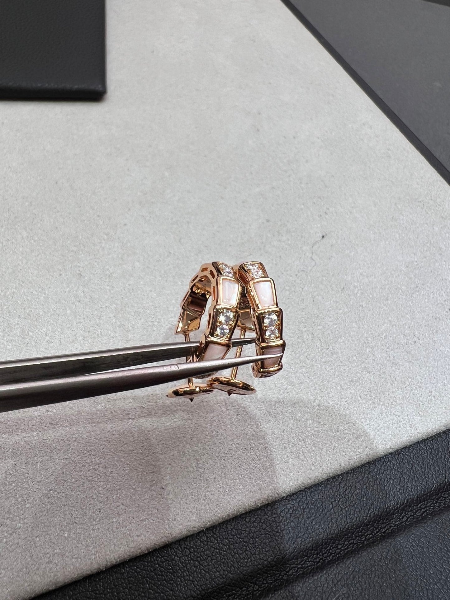 [Panda Jewelry]SERPENTI MOP PINK GOLD EARRINGS