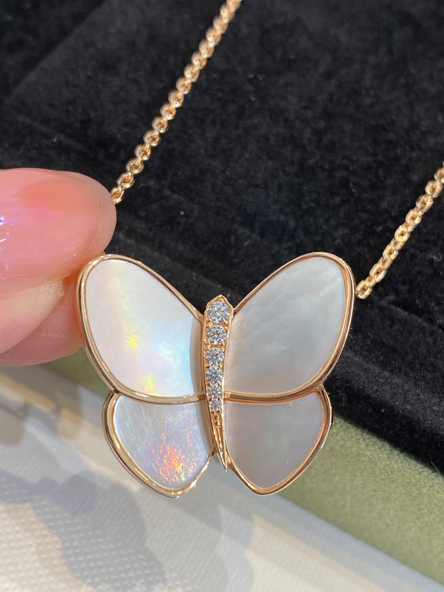 [Panda Jewelry]BUTTERFLY GOLD MOP DIAMOND NECKLACE