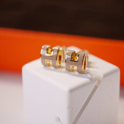 [Panda Jewelry]MINI POP H GOLD EARRINGS GREY