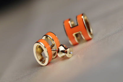 [Panda Jewelry]MINI POP H EARRINGS ORANGE