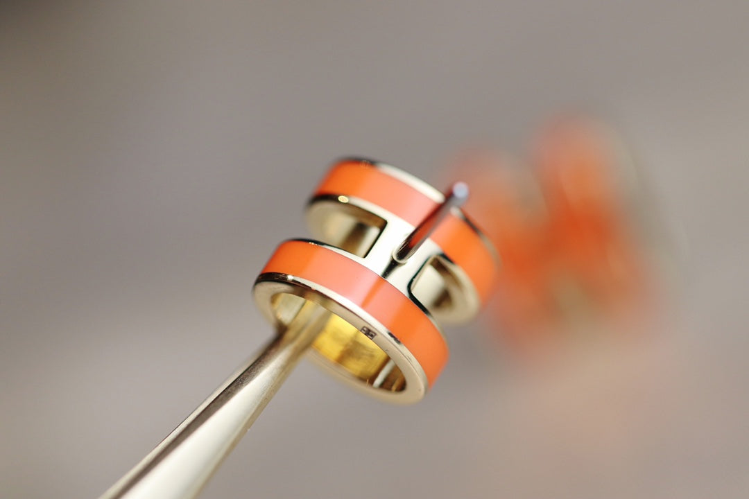 [Panda Jewelry]MINI POP H EARRINGS ORANGE