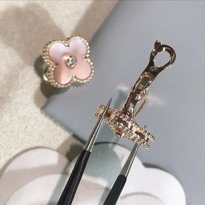 [Panda Jewelry]CLOVER MEDIUM 1 MOTIFS  PINK MOP DIAMOND EARRINGS