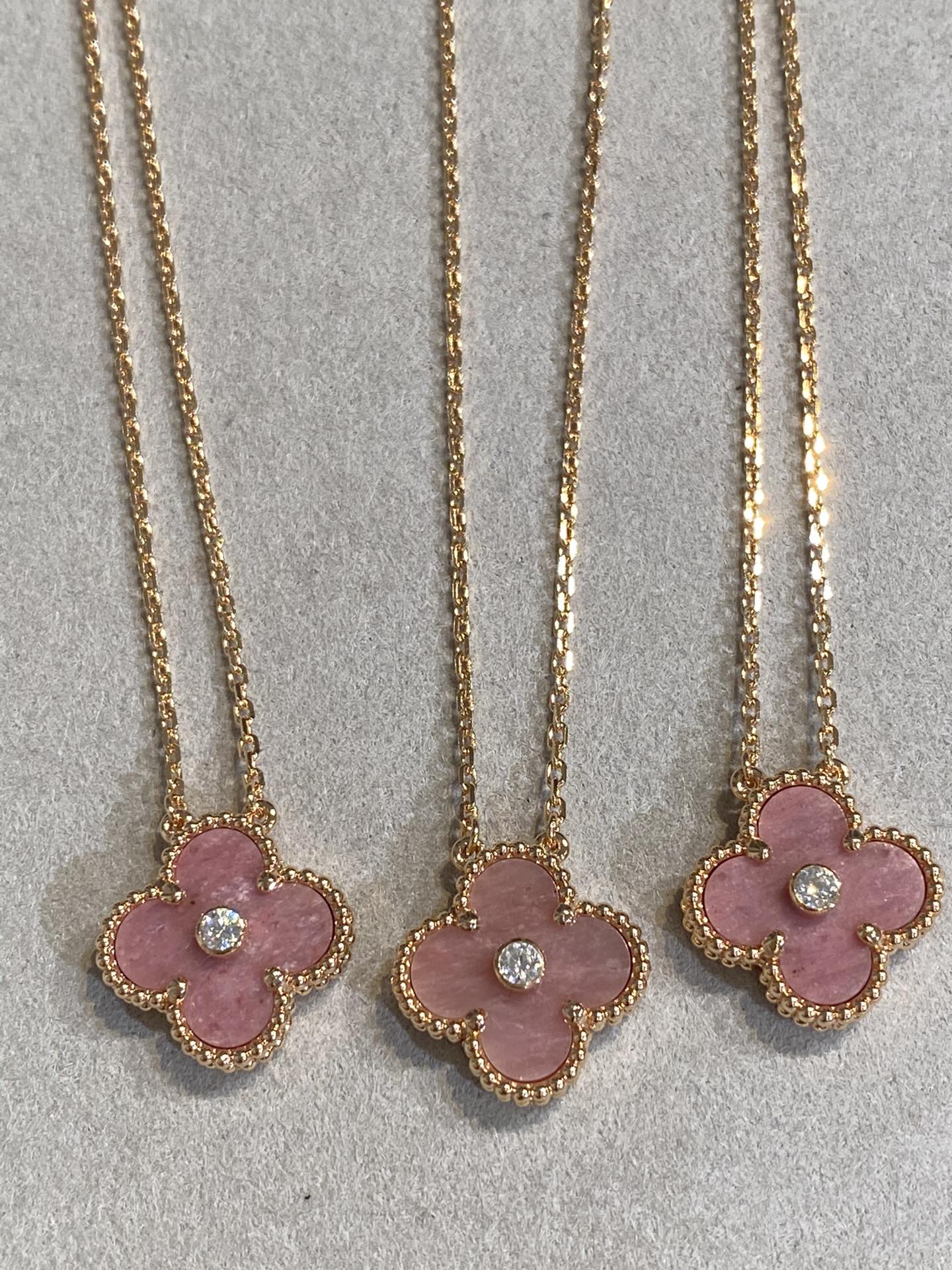 [Panda Jewelry]CLOVER 15MM DIAMOND RHODONITE NECKLACE