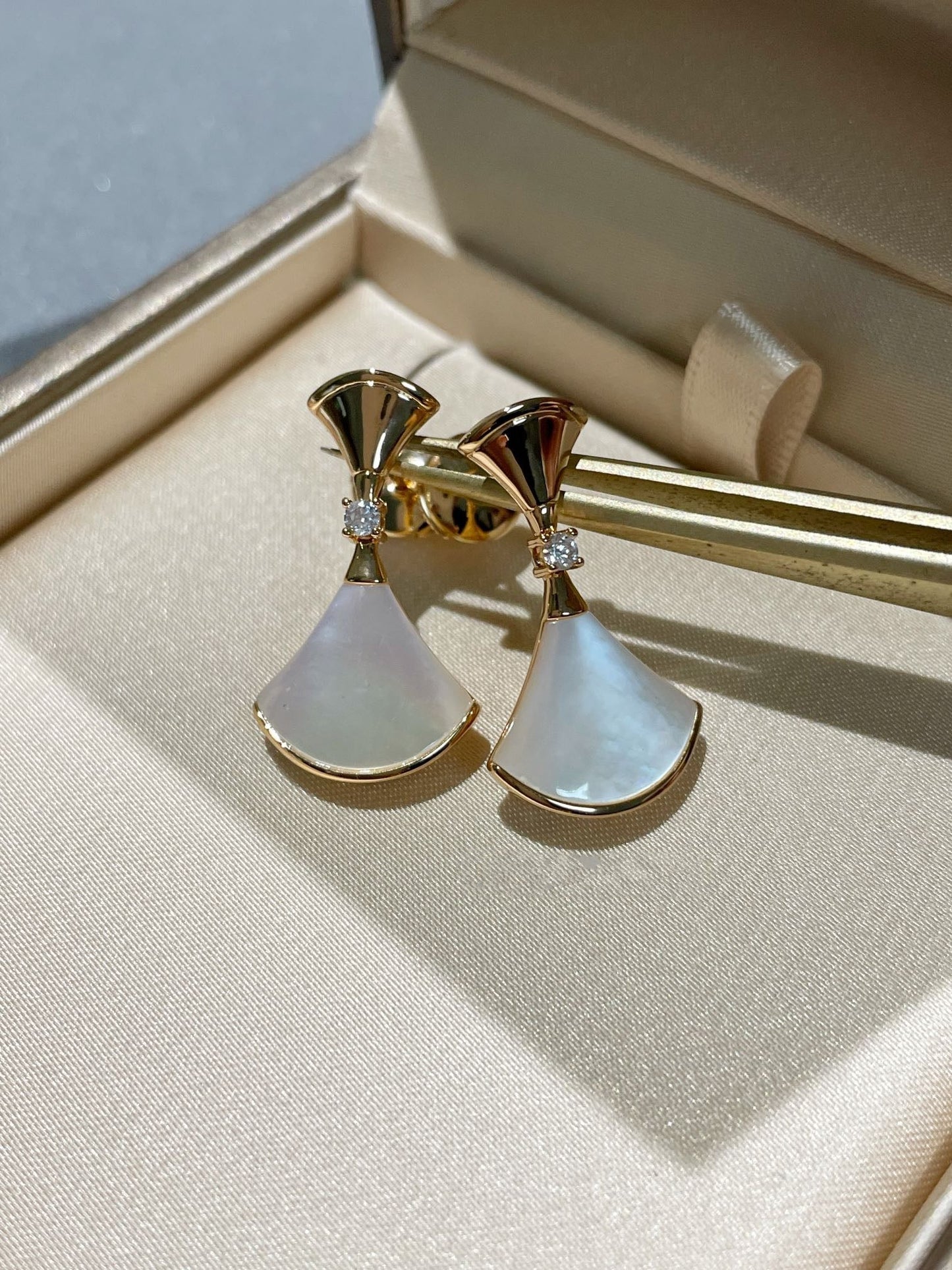 [Panda Jewelry]DREAM MOP 1 DIAMOND EARRINGS