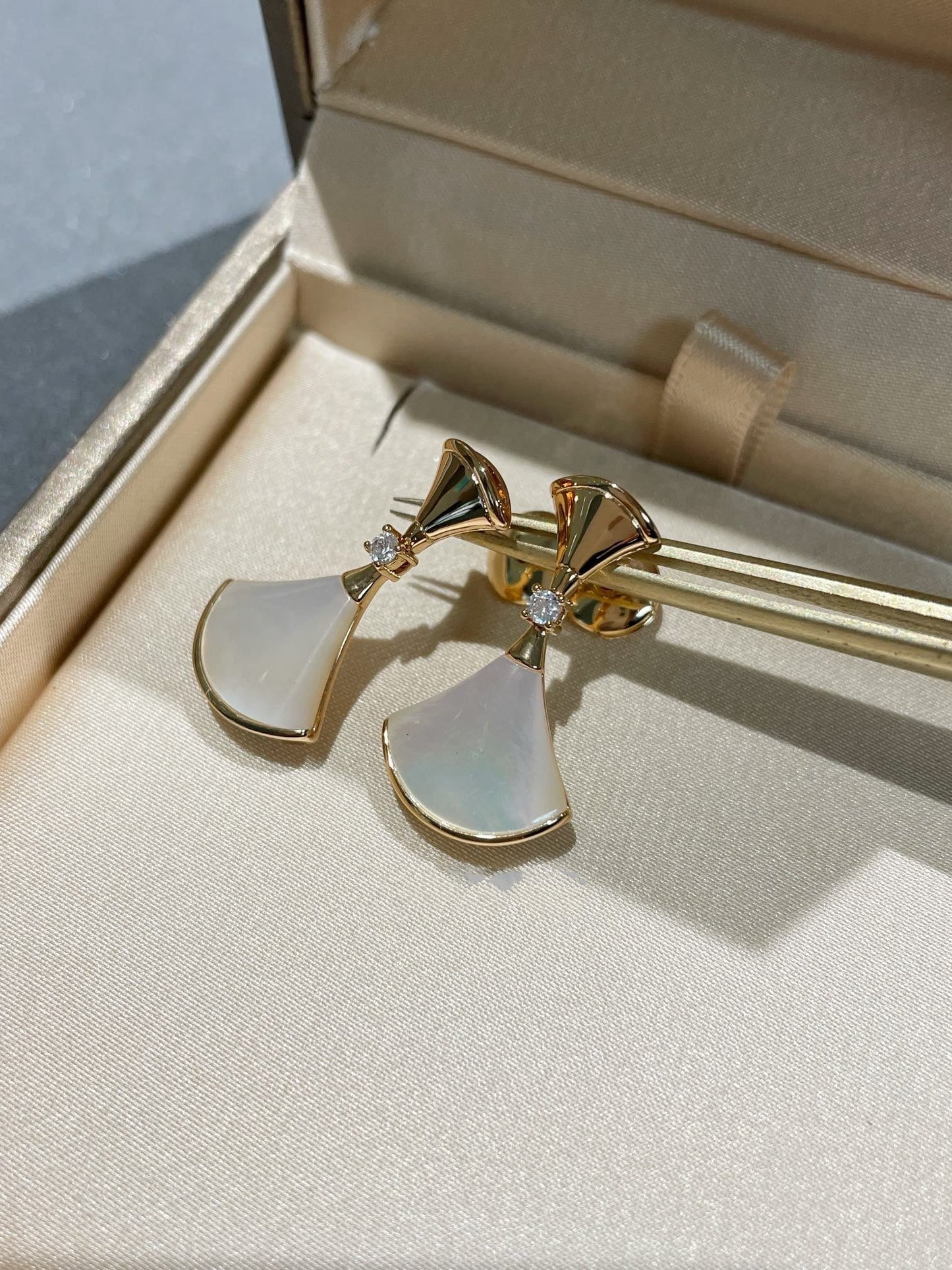 [Panda Jewelry]DREAM MOP 1 DIAMOND EARRINGS