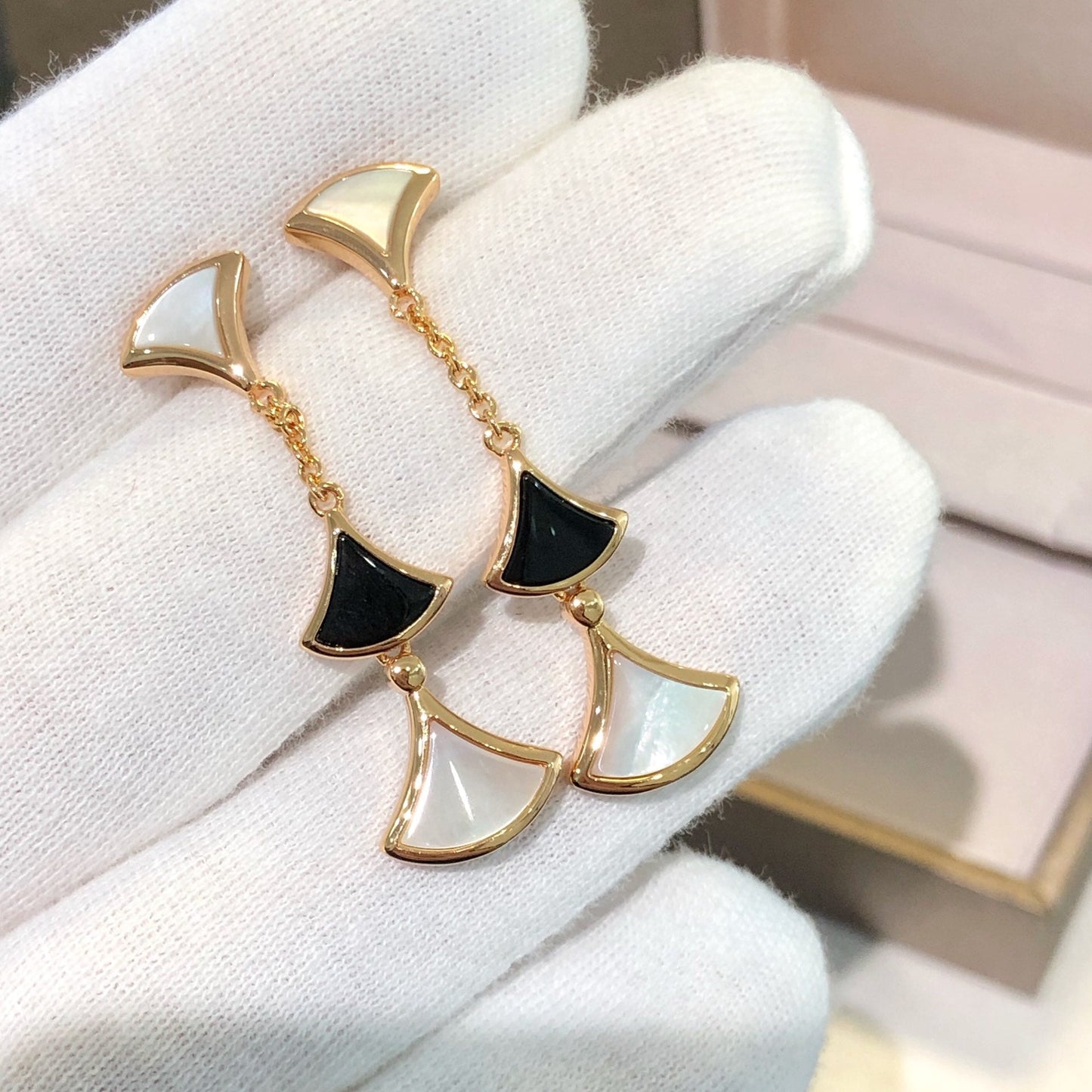 [Panda Jewelry]DREAM EARRINGS 3 MOTIFS ONYX MOP PINK GOLD