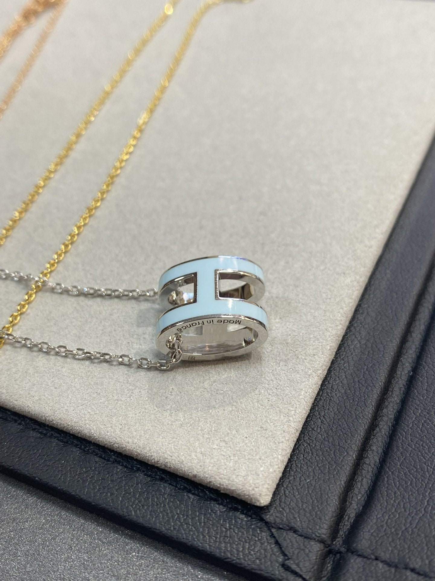 [Panda Jewelry]POP H LIGHT BLUE NECKLACE
