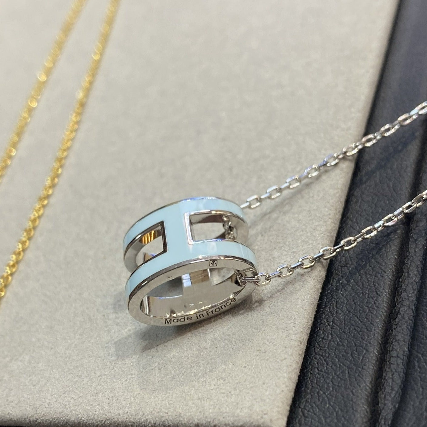 [Panda Jewelry]POP H LIGHT BLUE NECKLACE