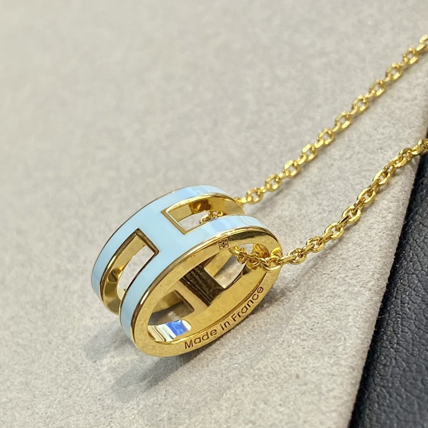 [Panda Jewelry]POP H LIGHT BLUE NECKLACE