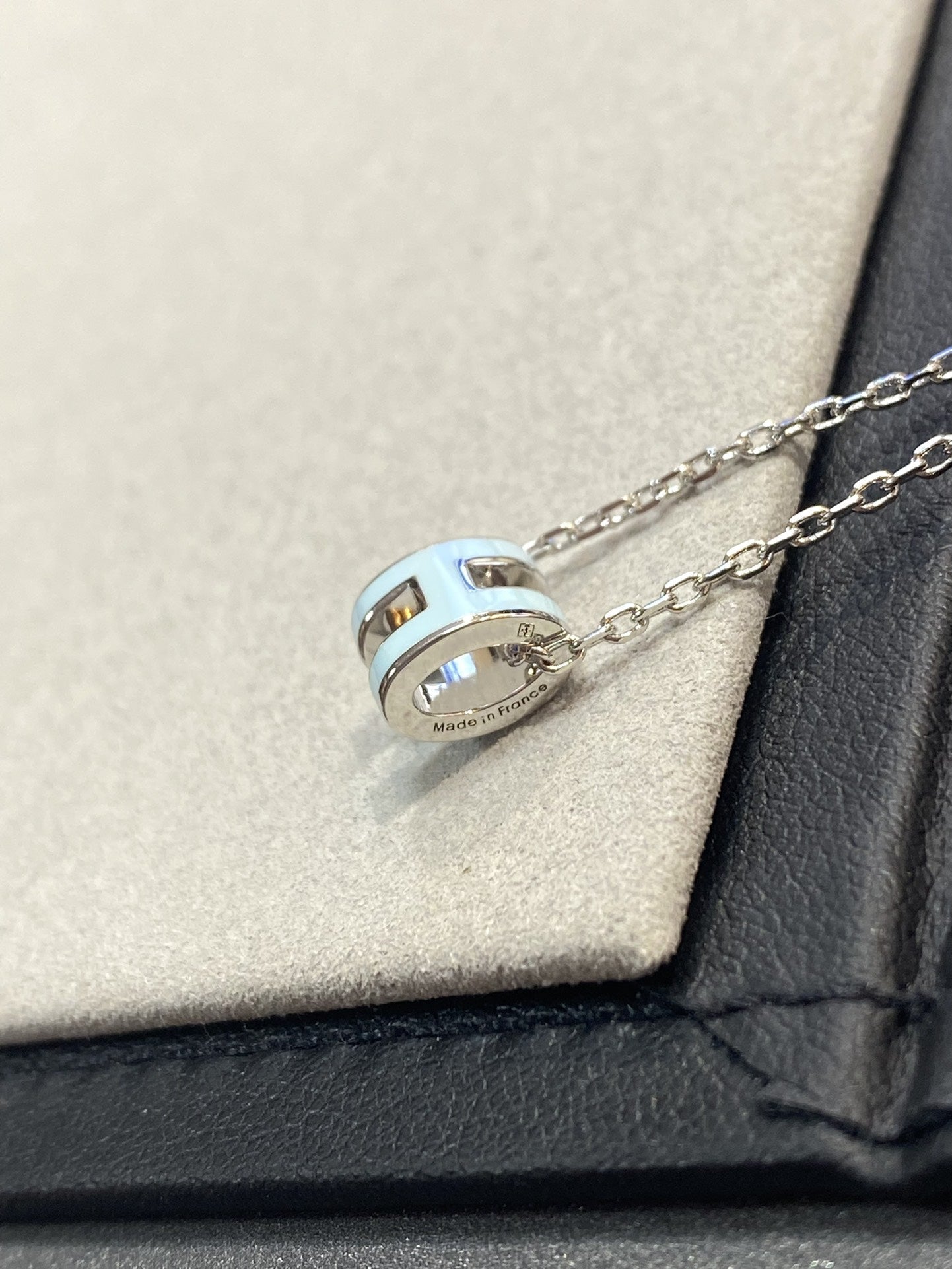 [Panda Jewelry]POP H LIGHT BLUE NECKLACE
