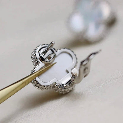 [Panda Jewelry]CLOVER MEDIUM 1 MOTIFS  WHITE MOP EARRINGS SILVER