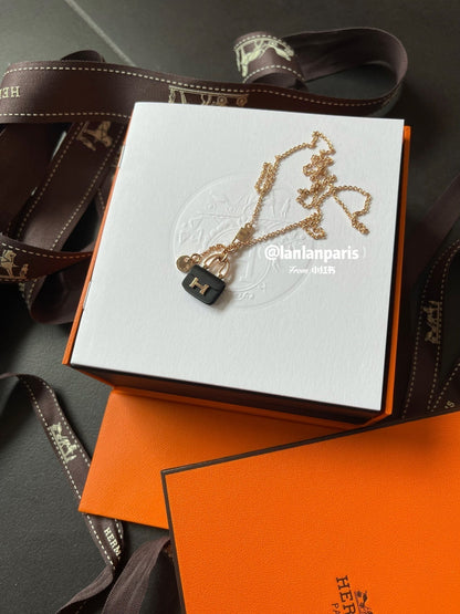 [Panda Jewelry]CONSTANCE BLACK PEDANT PINK GOLD NECKLACE