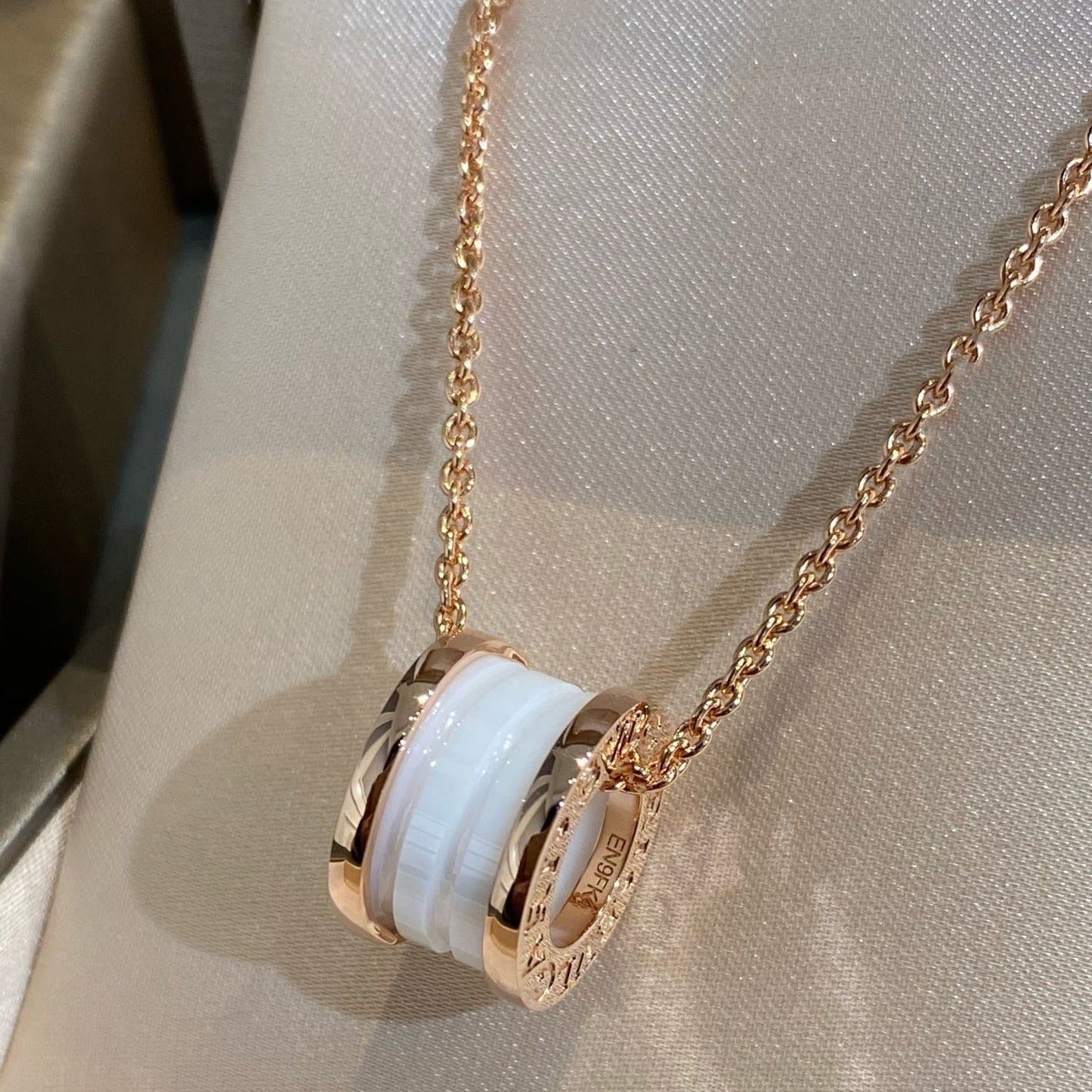 [Panda Jewelry]ZERO 1 WHITE CERAMIC PINK GOLD NECKLACE