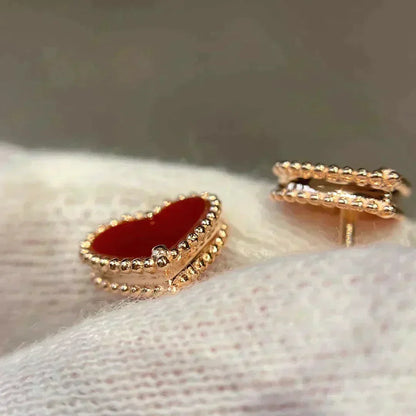 [Panda Jewelry]HEART CARNELIAN STUD EARRINGS