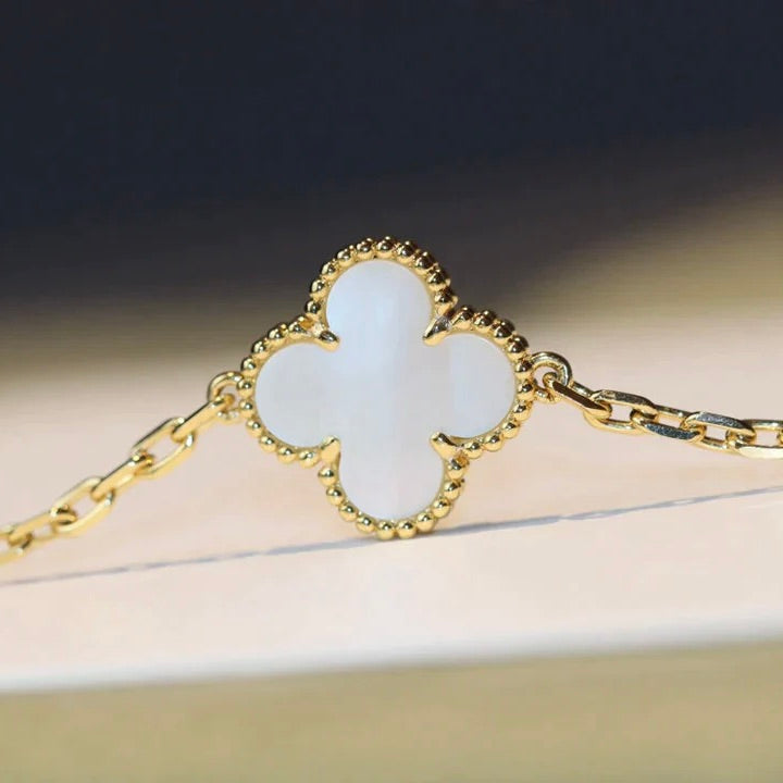 [Panda Jewelry]CLOVER 20 MOTIFS WHITE MOP NECKLACE