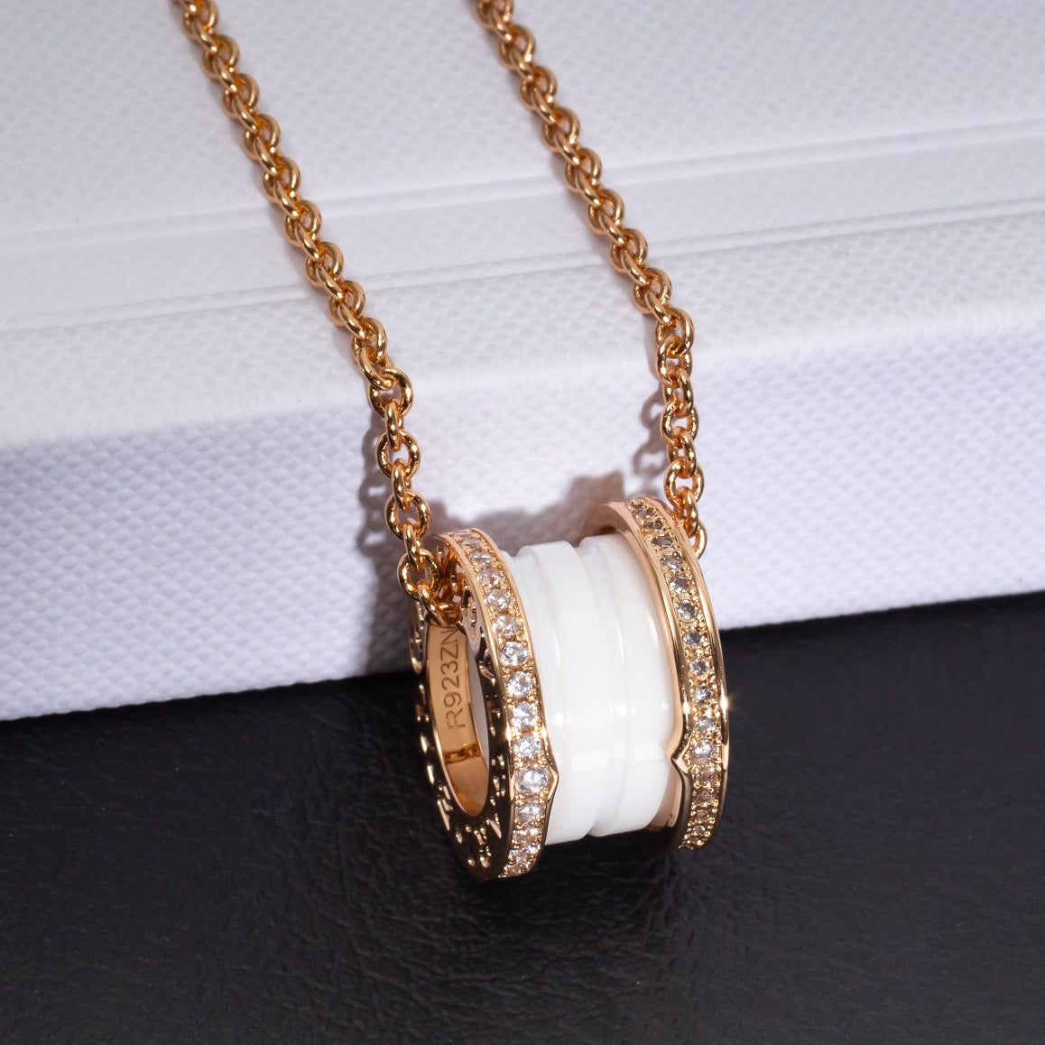 [Panda Jewelry]ZERO 1 WHITE CERAMIC PINK GOLD DIAMOND NECKLACE