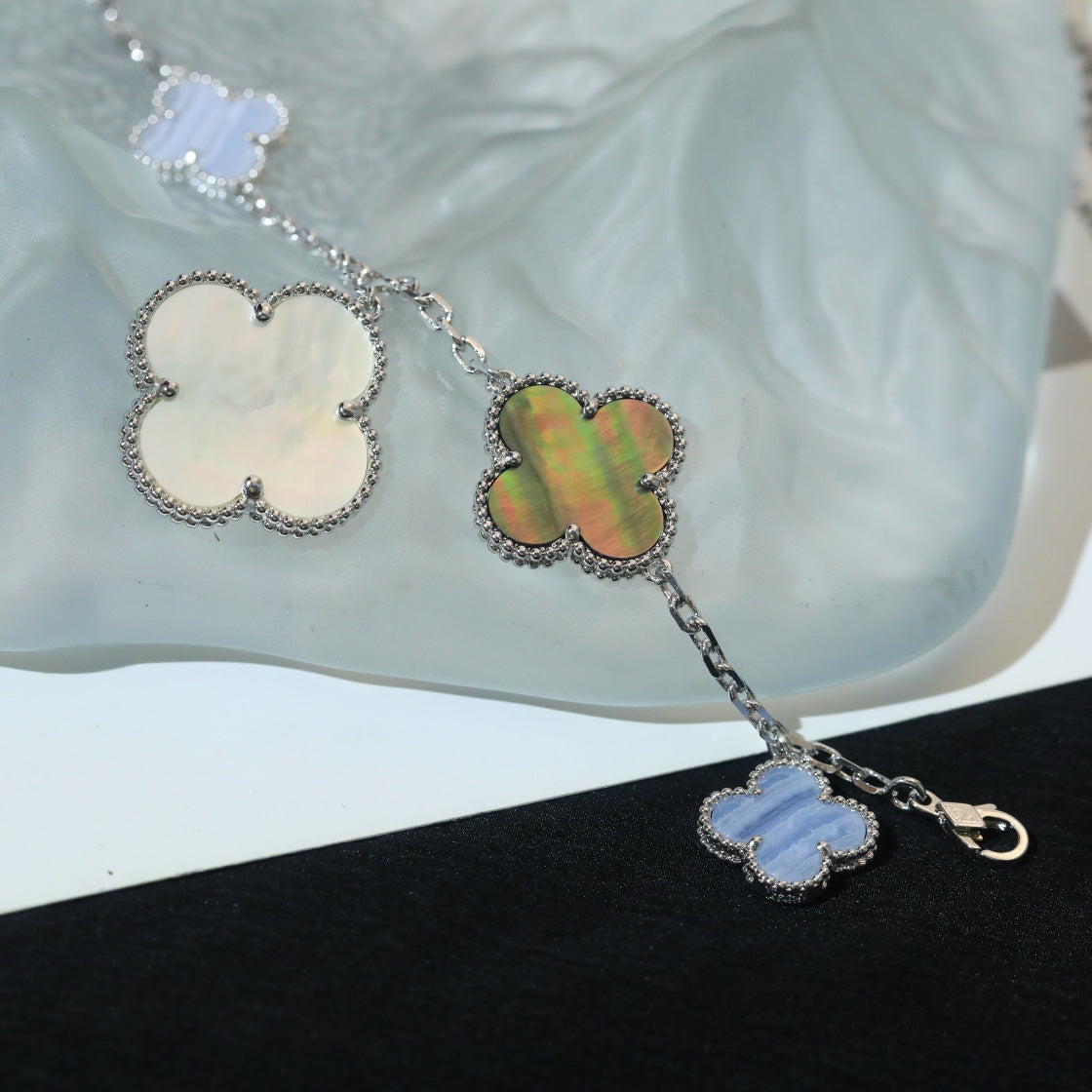 [Panda Jewelry]CLOVER BRACELET 5 MOTIFS MOP CHALCEDONY SILVER
