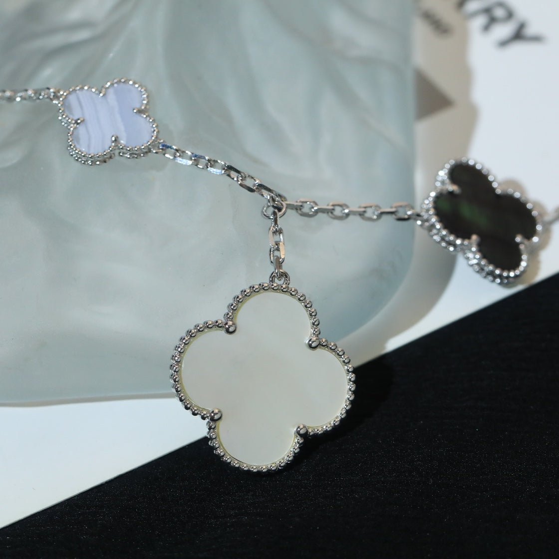 [Panda Jewelry]CLOVER BRACELET 5 MOTIFS MOP CHALCEDONY SILVER