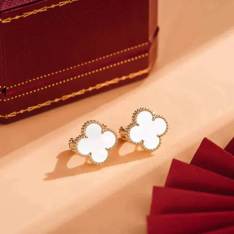 [Panda Jewelry]CLOVER MEDIUM 1 MOTIFS  WHITE MOP STUD EARRINGS