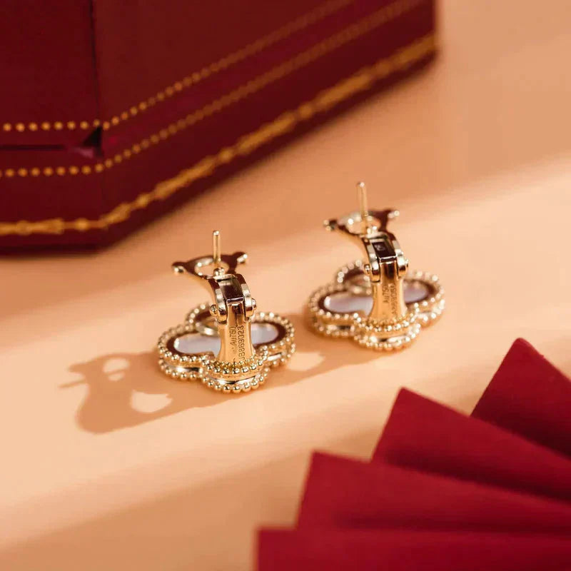 [Panda Jewelry]CLOVER MEDIUM 1 MOTIFS  WHITE MOP STUD EARRINGS