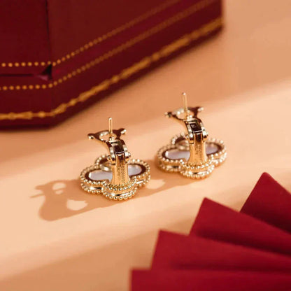 [Panda Jewelry]CLOVER MEDIUM 1 MOTIFS  WHITE MOP STUD EARRINGS