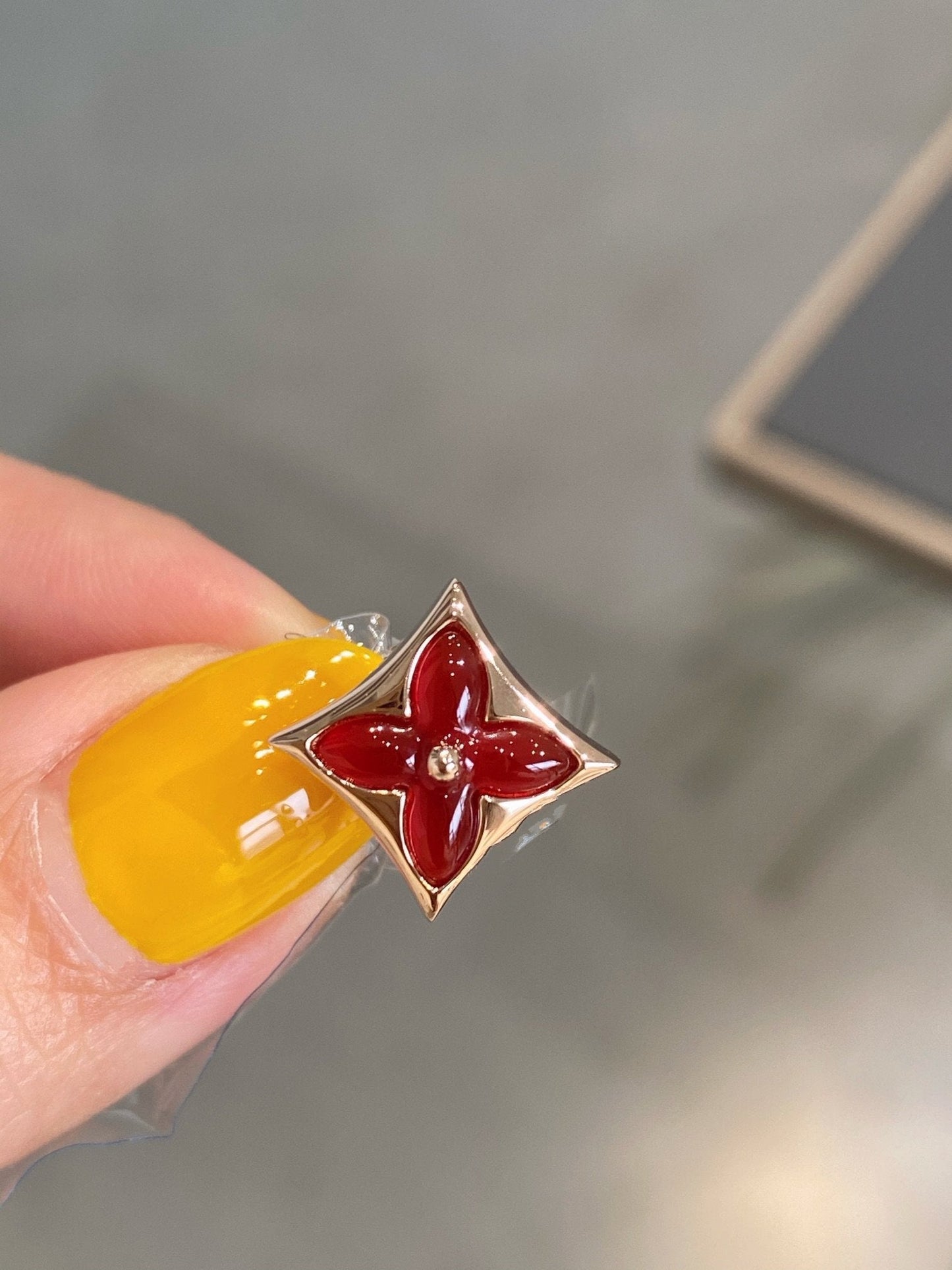 [Panda Jewelry]STAR AND SUN PINK GOLD CARNELIAN STUD EARRINGS