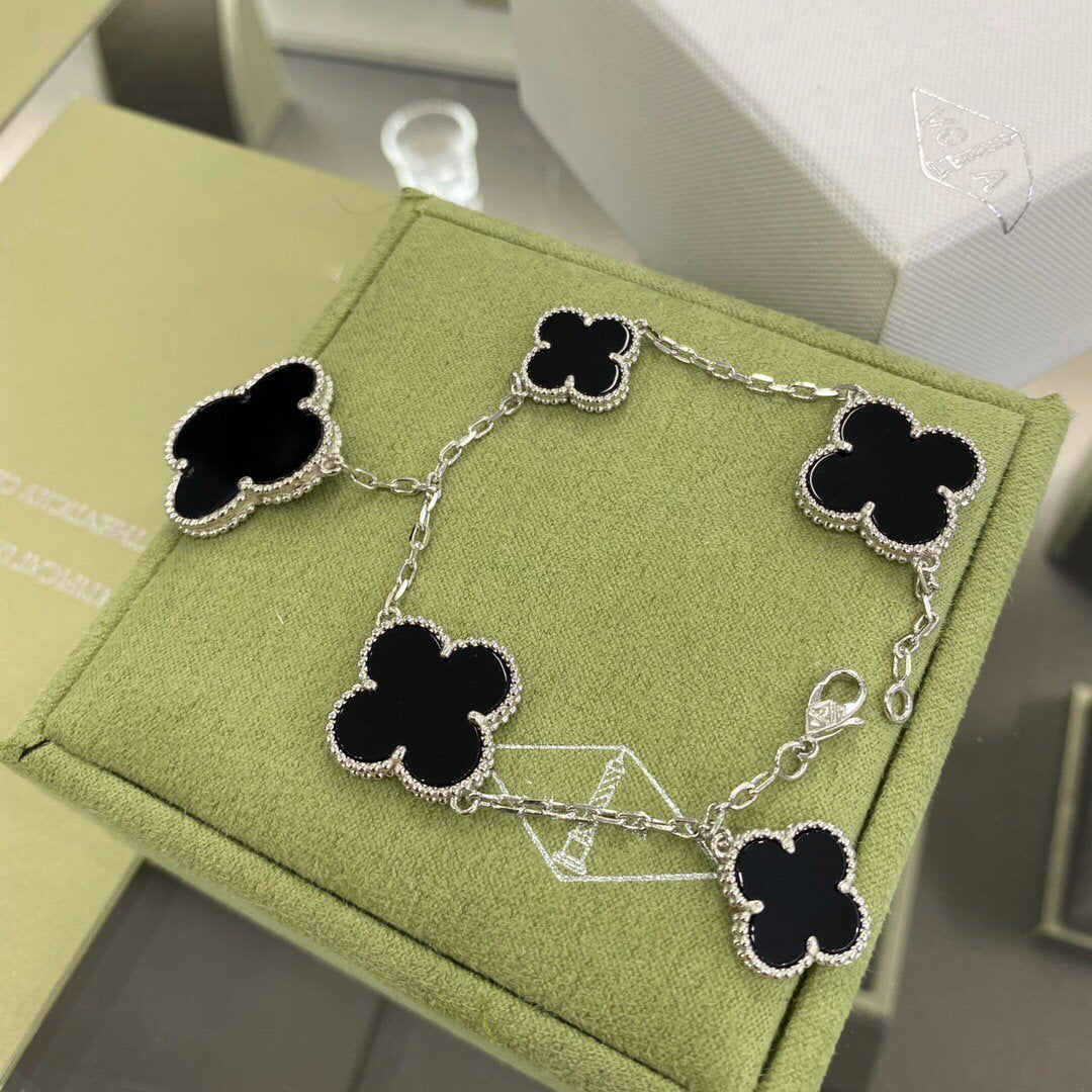 [Panda Jewelry]CLOVER 5 MOTIFS SIVLER ONYX BRACELET