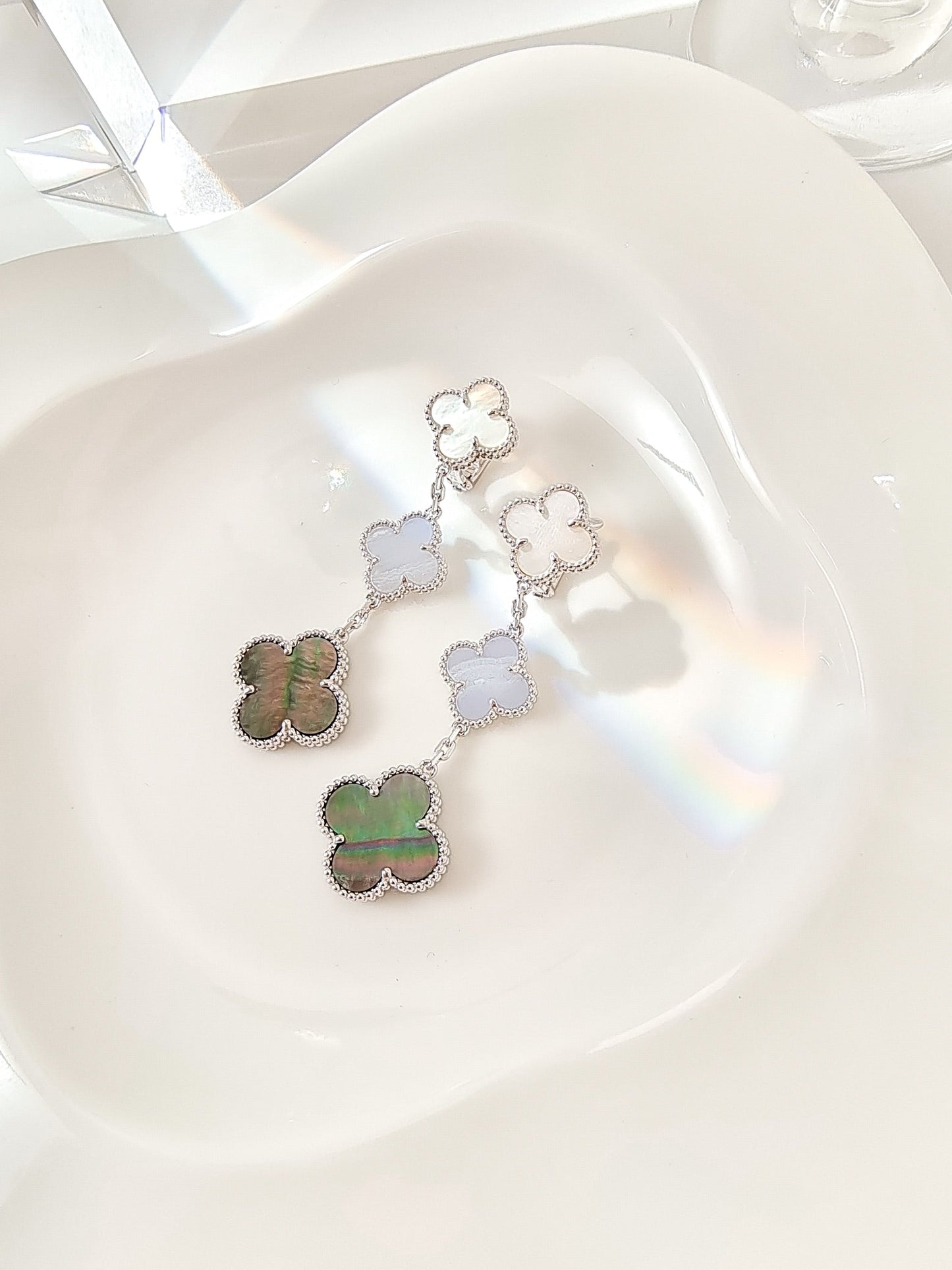 [Panda Jewelry]CLOVER 3 MOTIFS CHALCEDONY DARK MOP SILVER EARRINGS