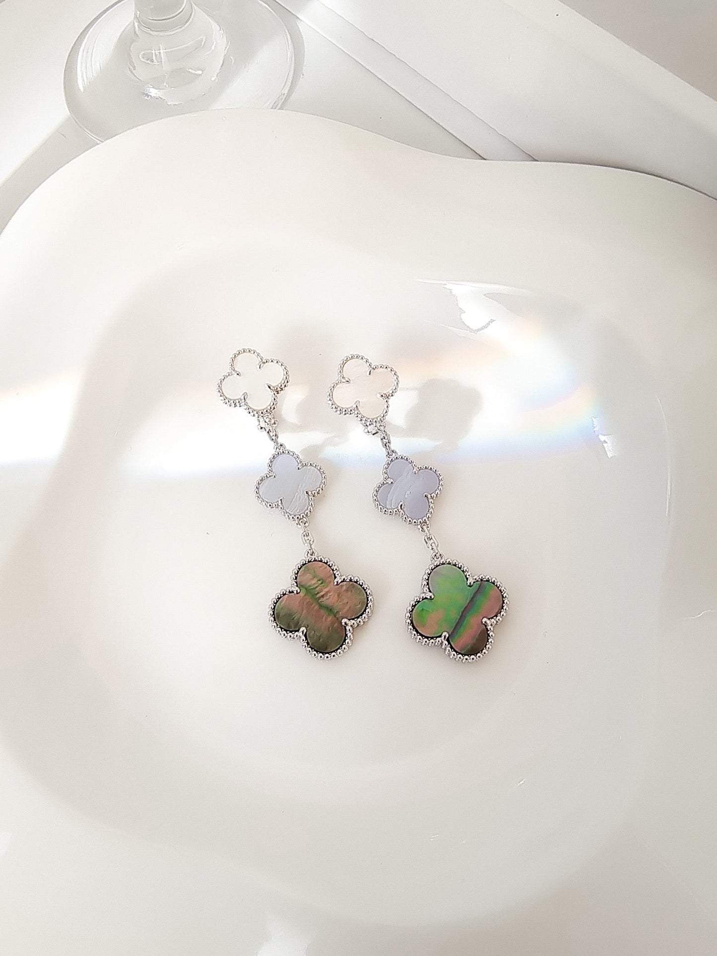 [Panda Jewelry]CLOVER 3 MOTIFS CHALCEDONY DARK MOP SILVER EARRINGS