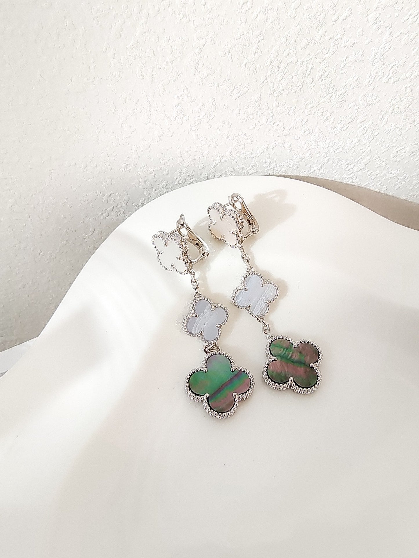 [Panda Jewelry]CLOVER 3 MOTIFS CHALCEDONY DARK MOP SILVER EARRINGS