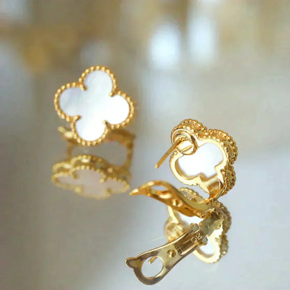 [Panda Jewelry]CLOVER MEDIUM 1 MOTIFS  WHITE MOP STUD EARRINGS