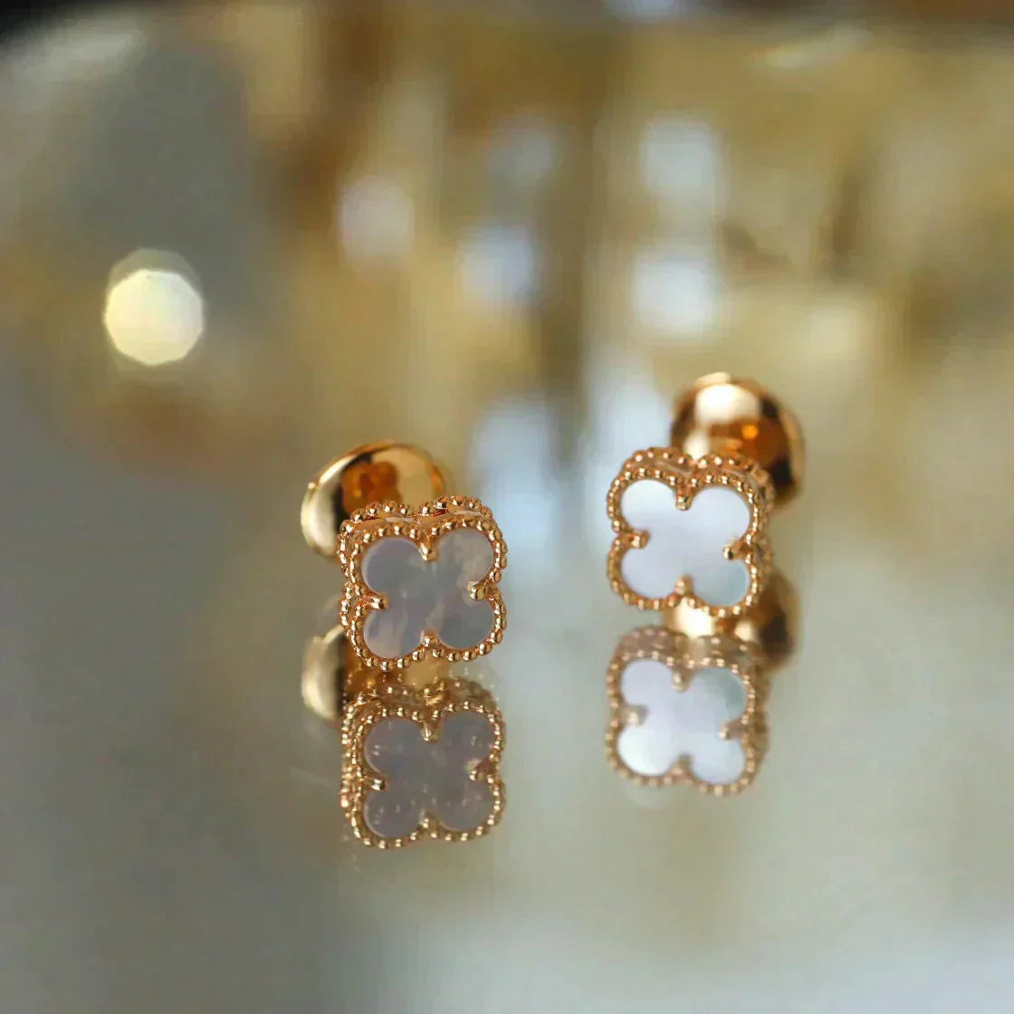 [Panda Jewelry]CLOVER MINI 9.5MM WHITE MOP EARRINGS