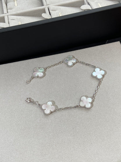 [Panda Jewelry]CLOVER WHITE PEARL MOP 5 MOTIF BRACELET COLLECTION