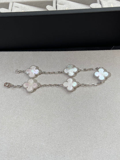 [Panda Jewelry]CLOVER WHITE PEARL MOP 5 MOTIF BRACELET COLLECTION