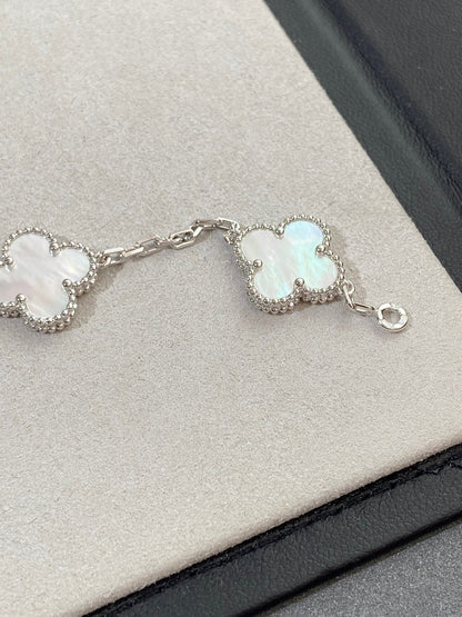 [Panda Jewelry]CLOVER WHITE PEARL MOP 5 MOTIF BRACELET COLLECTION