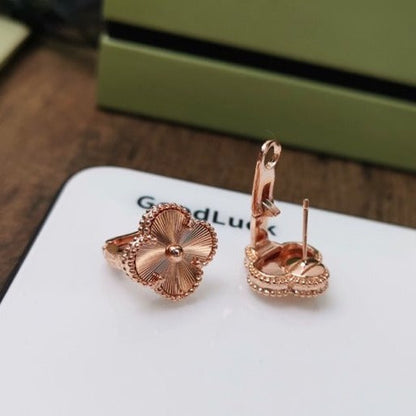 [Panda Jewelry]CLOVER MEDIUM STUD EARRINGS