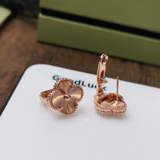 [Panda Jewelry]CLOVER MEDIUM STUD EARRINGS