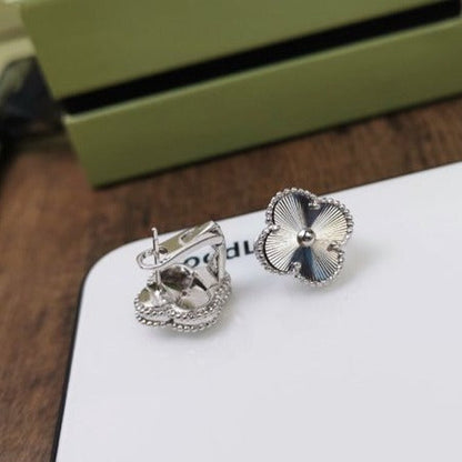 [Panda Jewelry]CLOVER MEDIUM STUD EARRINGS