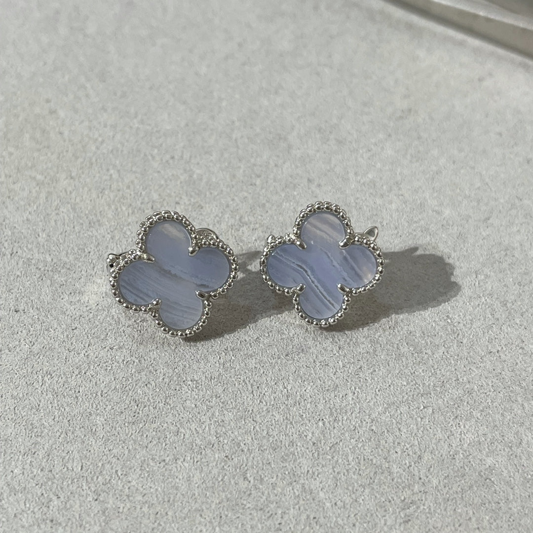 [Panda Jewelry]CLOVER CHALCEDONY SILVER STUD EARRINGS