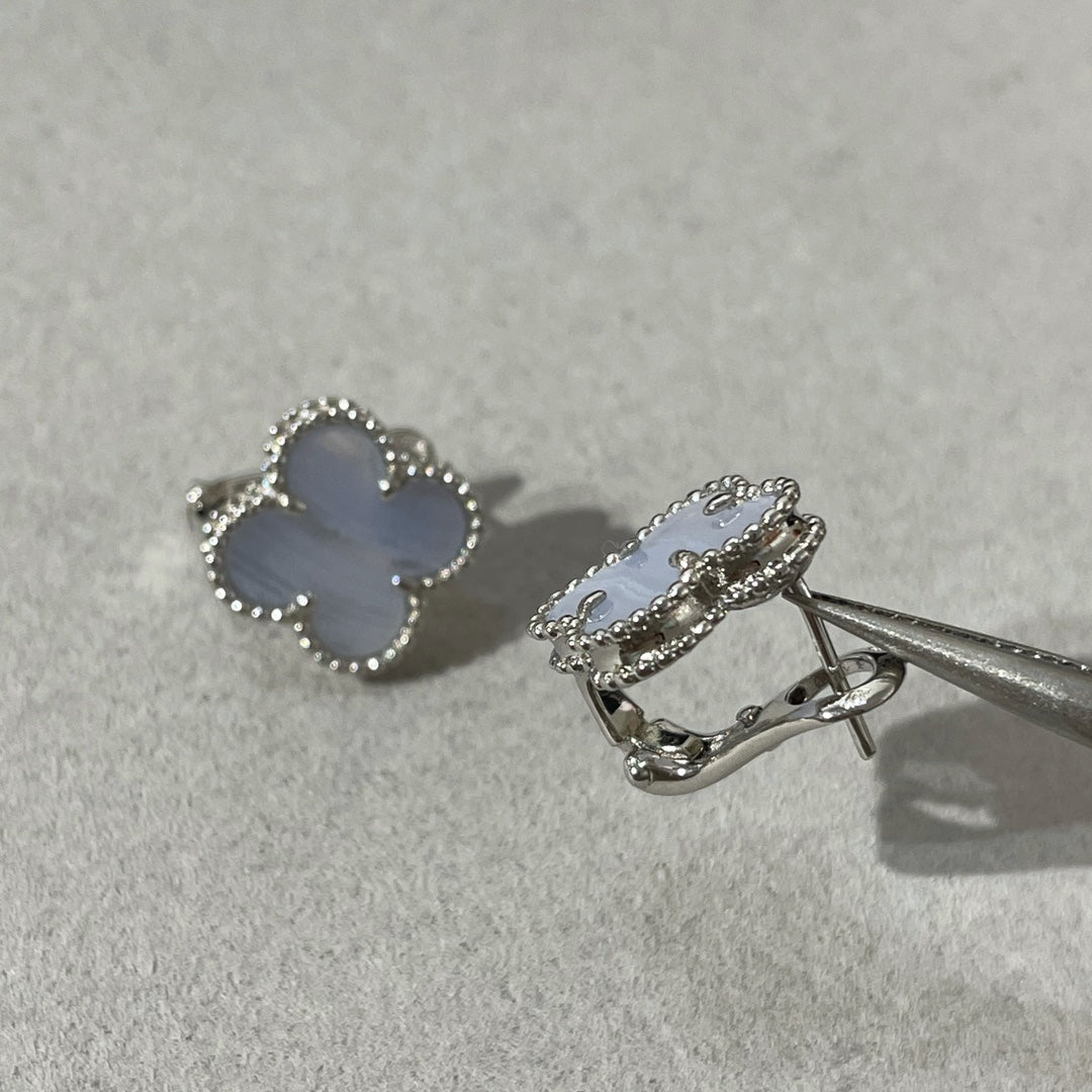 [Panda Jewelry]CLOVER CHALCEDONY SILVER STUD EARRINGS